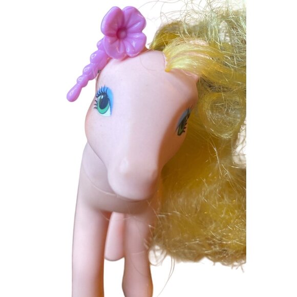 Vintage 1984 My Little Pony Flutterbye Pegasus Yellow Hair Pink Body Figurine - Picture 11 of 13